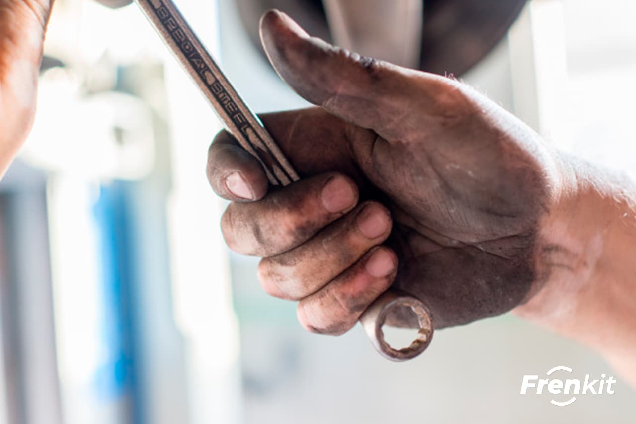 How to disassemble a brake caliper